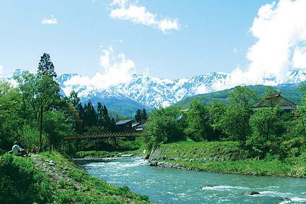 大出の吊り橋